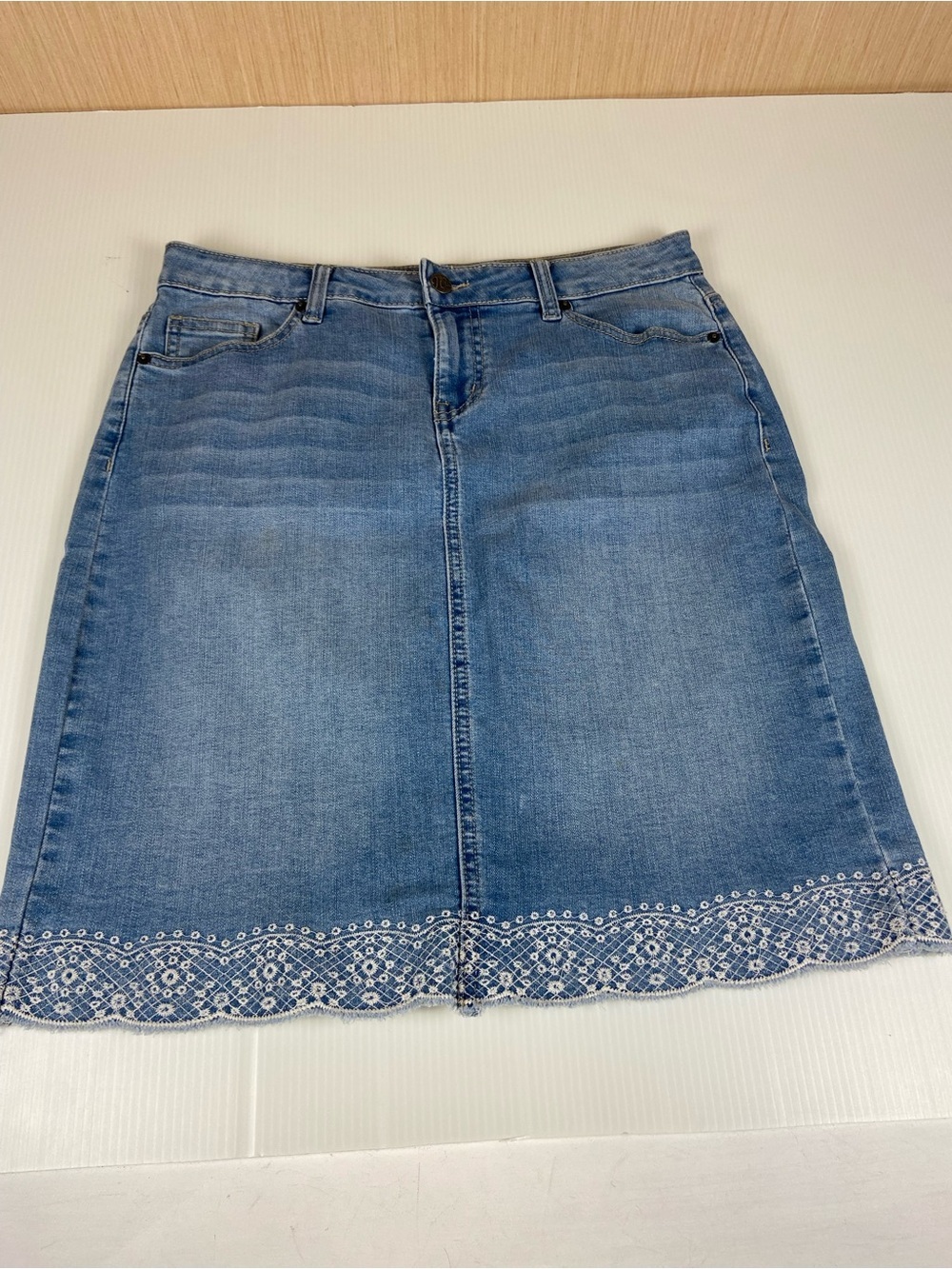 Westport 1962 Embroidered Hem Denim Skirt Size 6 Light Wash Midi